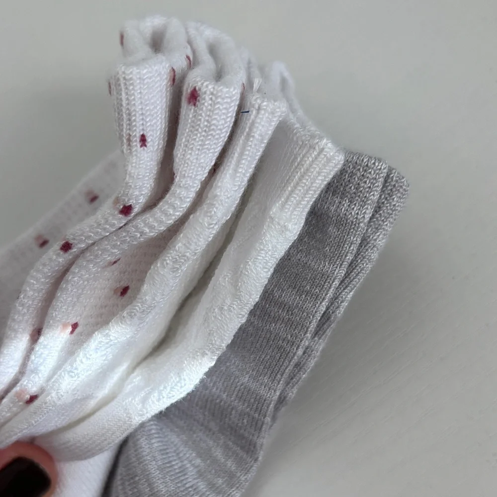 3 pack Cuddl Duds Women Plushfill White Socks with Red Dots